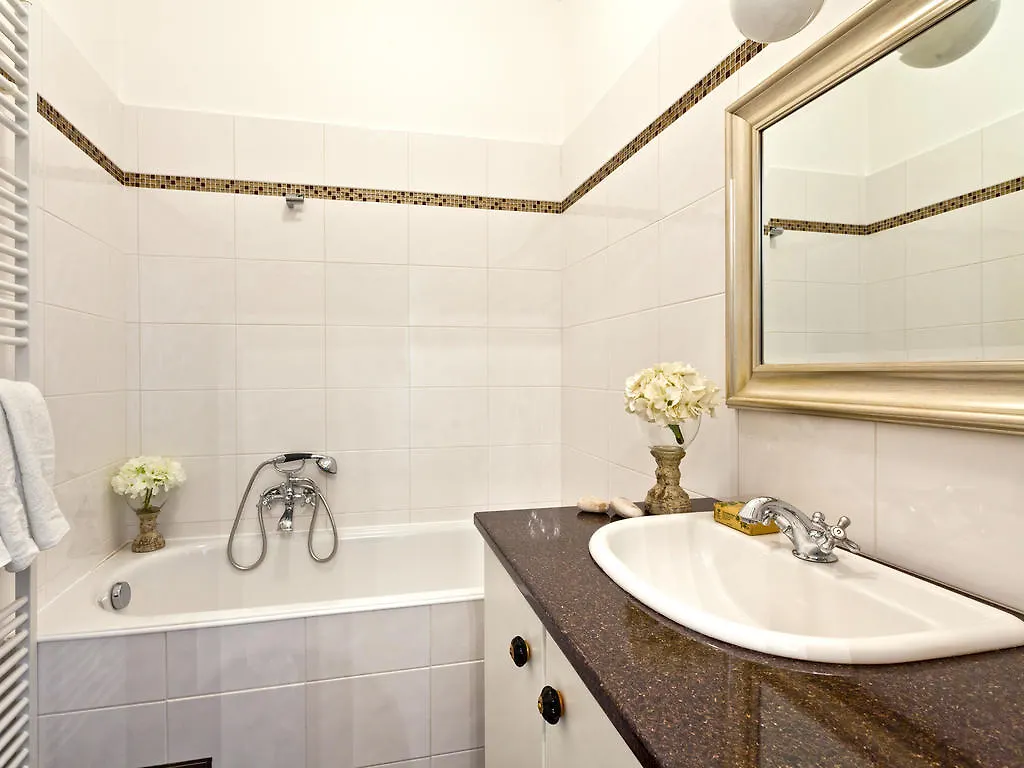 Cathedral Prague Apartments 4*,